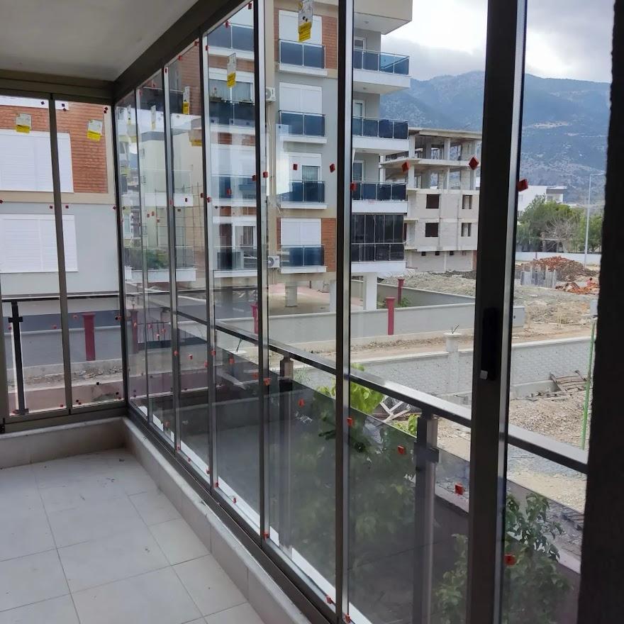 White Glass Cam Balkon